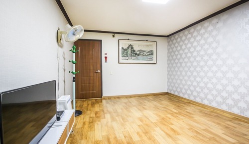 Room (Family room)