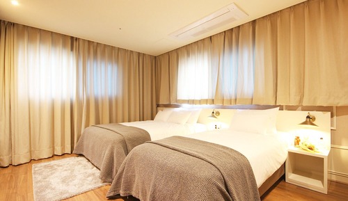 Room (Deluxe room (21 pyeong))