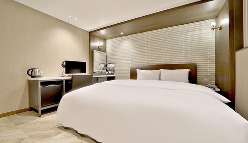 Deluxe Room (B)