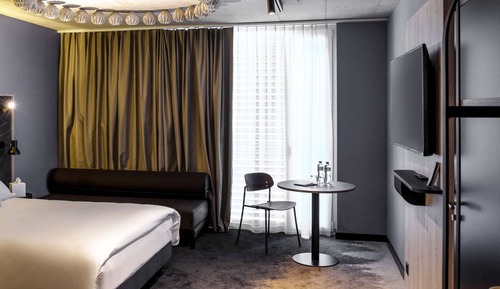 Junior Suite, 1 King Bed with Sofa bed (Lounge)