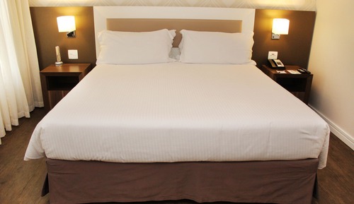 Standard Room, 1 King Bed (Mid Floor)
