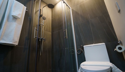 Superior Studio, 1 Queen Bed + Free Coworking Space