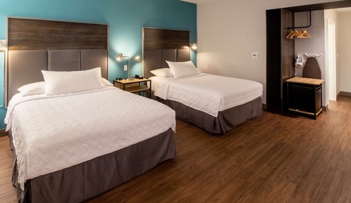 Room, 2 Queen Beds, Accessible, Bathtub