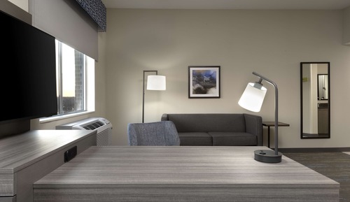 Studio, 1 King Bed, Non Smoking, Refrigerator & Microwave (Wet bar)