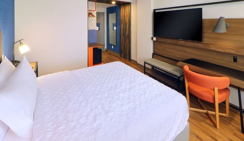 Standard Room, 1 King Bed