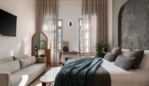 Honeymoon Double Room, Hot Tub, City View