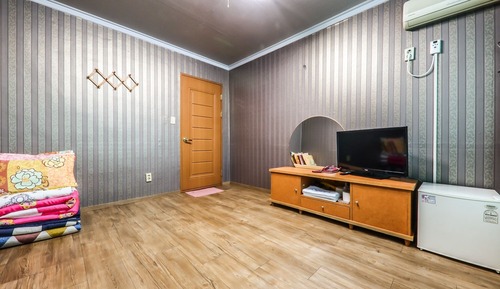 Room (Ondol Room)