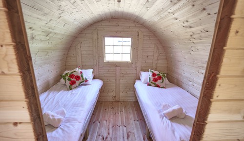 Luxury Cabin, Shared Bathroom (Bracken Barn)