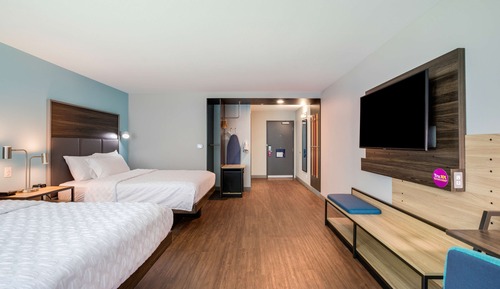 Room, 2 Queen Beds, Accessible, Bathtub