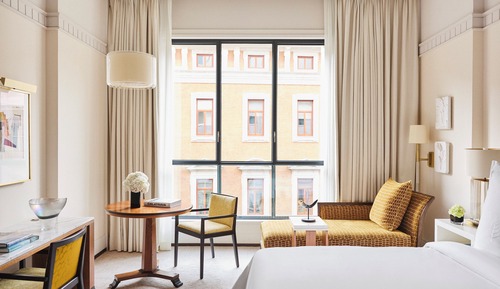 Deluxe Room (King)