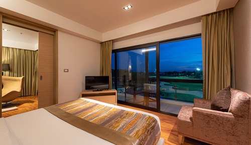 Grand Deluxe Suite - Free Suvarnabhumi Airport Transfer