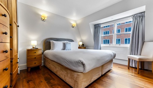Deluxe Apartment