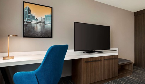 Room, 1 King Bed, Accessible (Hearing)