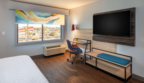 Room, 1 King Bed, Accessible (Roll-In Shower)