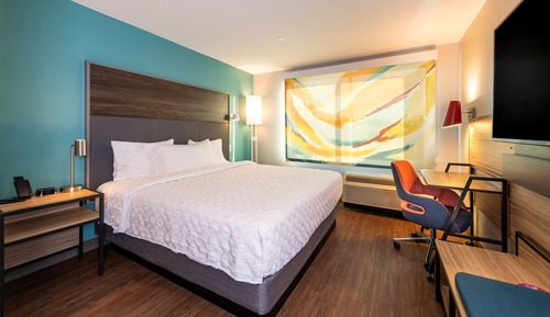 Room, 1 King Bed, Accessible (Hearing)