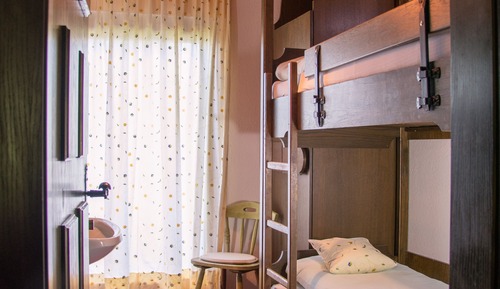 Economy Twin Room, Shared Bathroom, Mountain View (Hüttenzimmer Stockbetten)