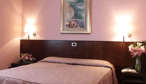 Basic Double Room Single Use, Garden View
