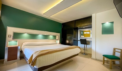 Standard Room, Bathtub