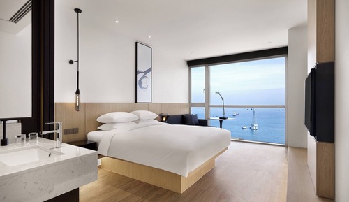 Room, 1 King Bed, Non Smoking, Ocean View