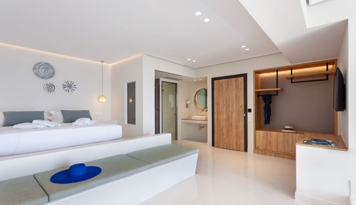 Superior Quadruple Room, Sea View (Direct Pool Access)