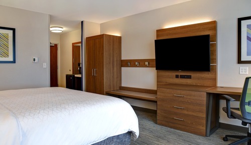 Standard Room, 1 King Bed, Accessible (Mobility, Roll-In Shower)