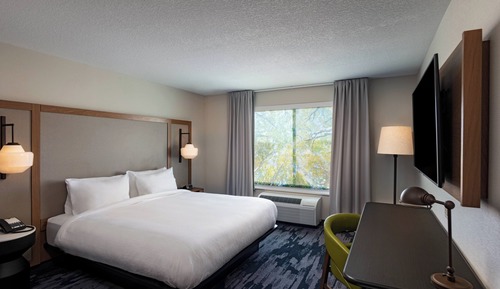 Room, 1 King Bed (Mobility/Hearing Access, Roll-In Shwr)