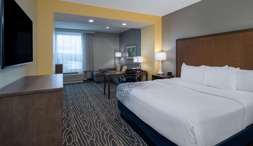 Suite, 1 King Bed, Non Smoking (Mobility and Hearing Impaired)