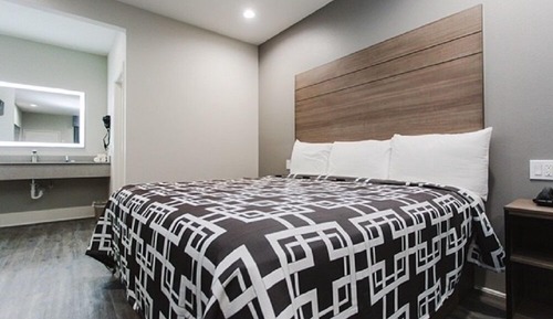 Standard Room, 1 King Bed