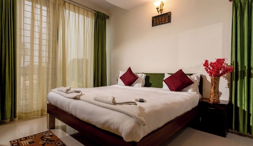 Luxury Apartment, Multiple Beds, Kitchen, Corner