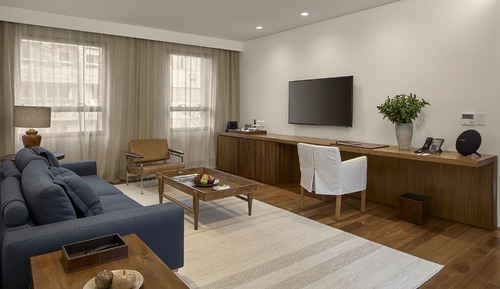 Deluxe Suite