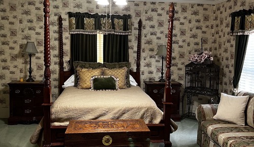 Triple Room, Shared Bathroom (Green Room)