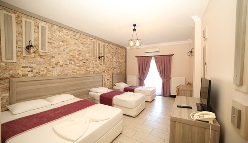 Superior Quadruple Room, Balcony, Garden View