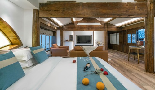 Deluxe Suite