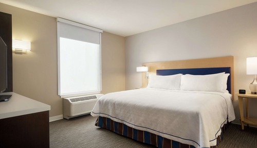 Suite, 1 King Bed, Accessible, Bathtub