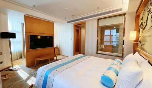 Deluxe Business Suite 