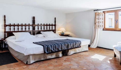 Standard Twin Room (2 Adults and 1 Child)