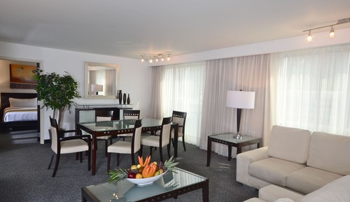 Suite, 1 King Bed, Garden View (High Floor)