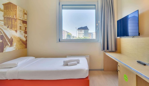 Standard Single Room, Accessible