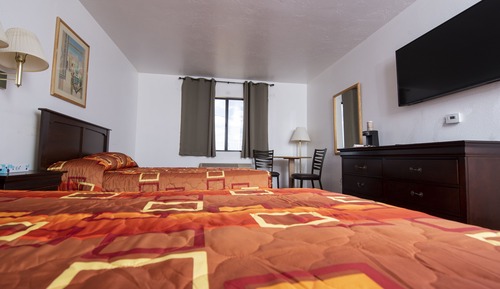 2 Double Beds