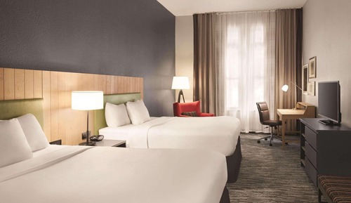 Room, 2 Queen Beds, Accessible, Non Smoking (Roll-in Shower)