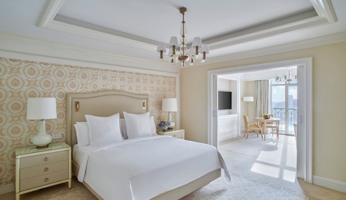 Premium Suite, 1 King Bed (Corniche)