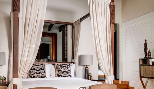 Room, 1 King Bed (Canopy Treehouse)