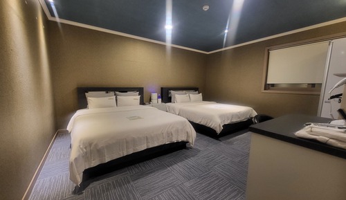 Suite Room (Include Caravan, BBQ available, Free Netflix, Styler, Air purifier, Cooking)