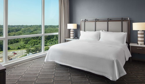 Suite, 1 King Bed, Accessible (Hearing)