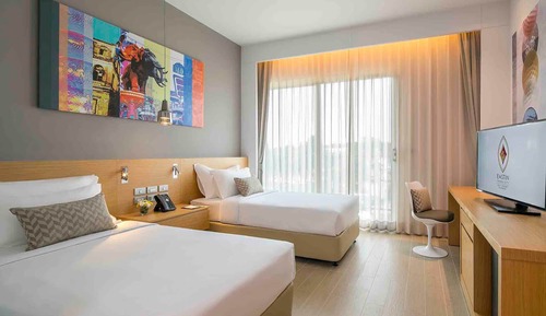 Two Bedroom Family Suite - Free Shuttle Airport Drop-off