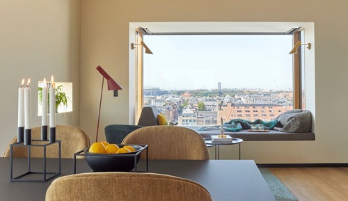 Deluxe Hotel Suite 50 m2 - High floor