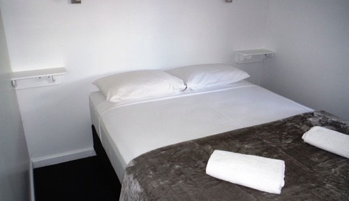 Two-Bedroom Apartment (6 Adults), Kitchen