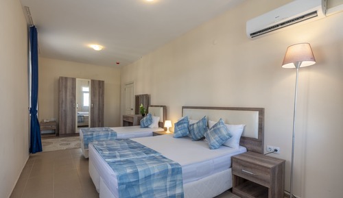 Dort Kisilik Kose Suit