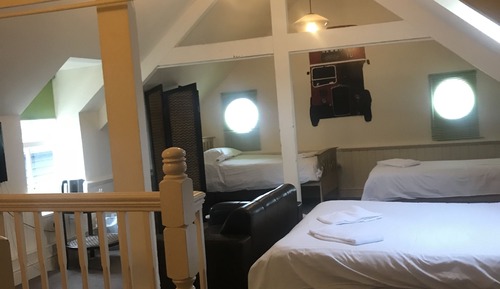 Family Room (2 Adults + 2 Children)