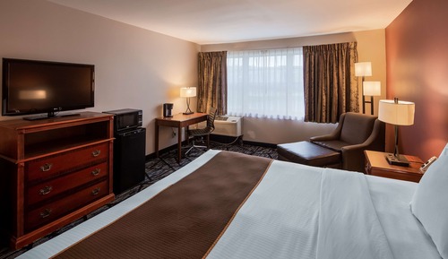 Standard Room, 1 King Bed, Accessible, Refrigerator & Microwave